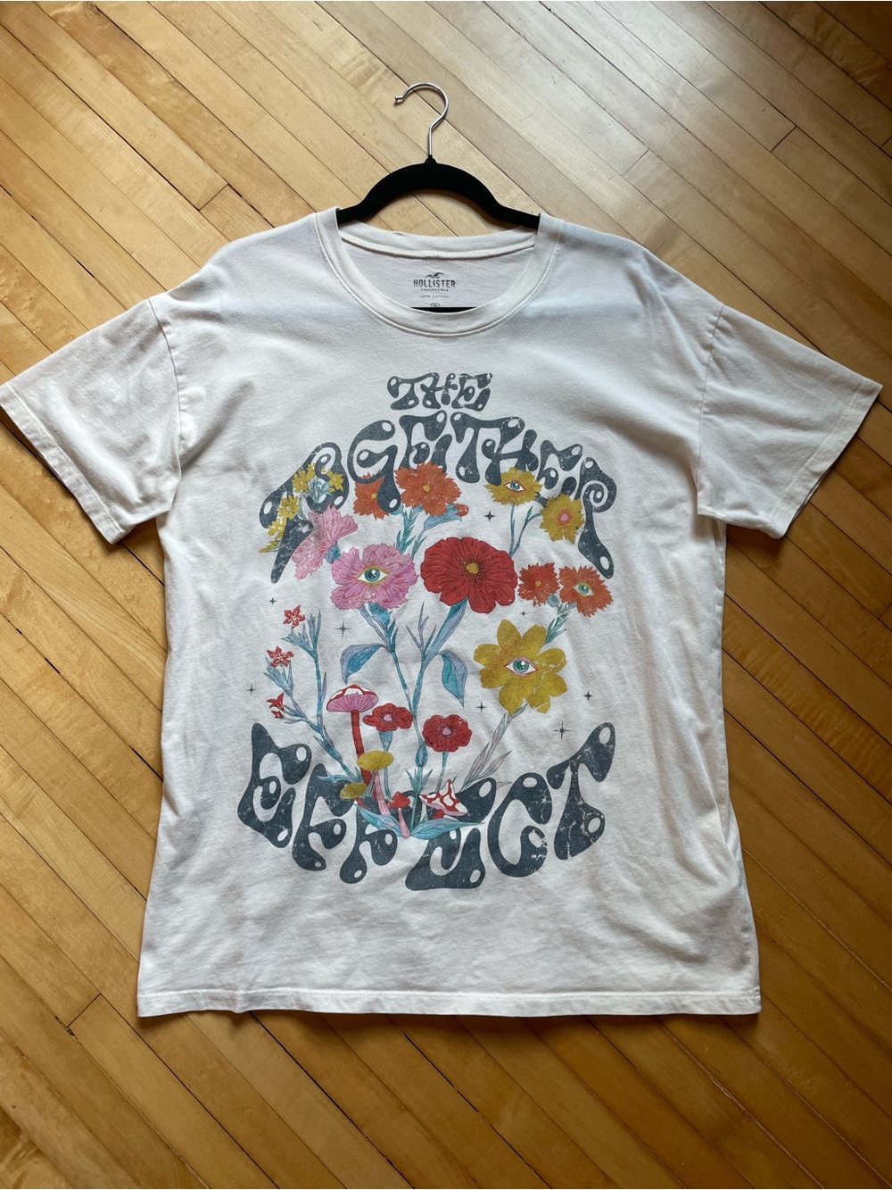 HOLLISTER Women's Oversized Graphic Tee T Shirt Floral Whimsical Cream Beige